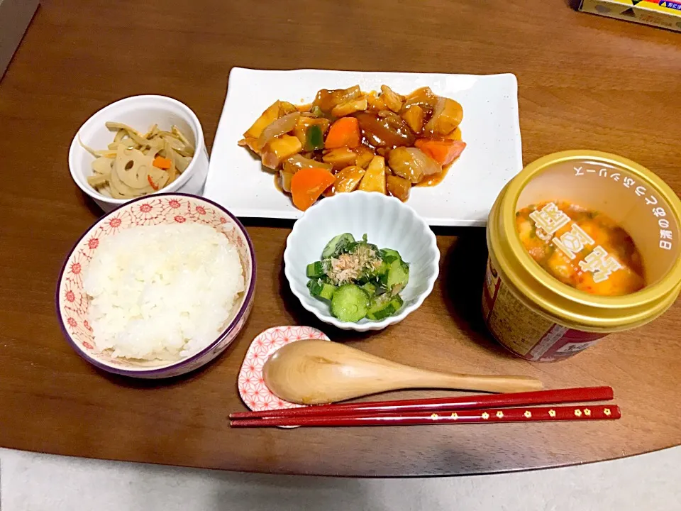 🍴酢豚(お惣菜)
🍴スンドゥブ(カップスープ)
🍴レンコンのきんぴら
🍴きゅうりの酢の物|ひかりさん