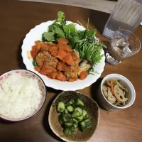 🍴ピーマンの肉詰め 和風トマトソース
🍴レンコンのきんぴら
🍴きゅうりの酢の物|ひかりさん