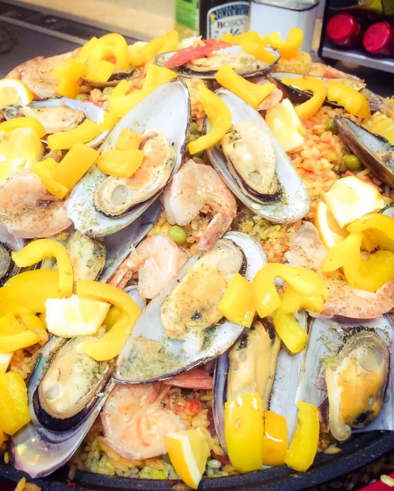 Home made paella ready to party !|el sushi de la manchaさん