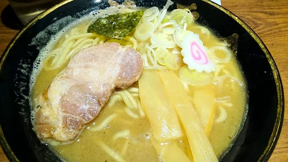 Snapdishの料理写真:【期間限定3/5まで】六厘舎 大崎店 の 創業期の中華そば ＠大崎17020|大脇さん