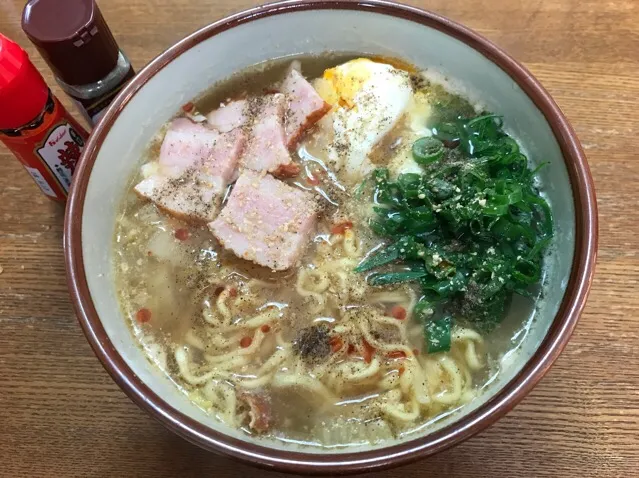 Snapdishの料理写真:マルちゃん正麺🍜、味噌味❗️ʕ̡̢̡*ϾεϿ*ʔ̢̡̢✨|サソリさん