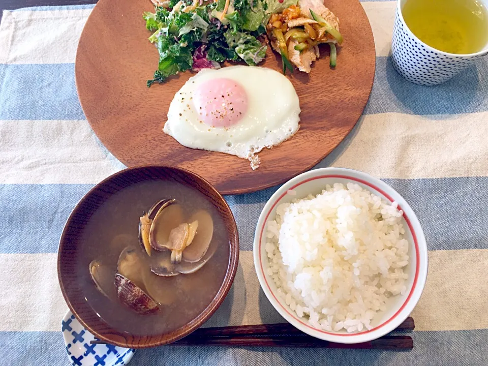 今日の朝ごはん
目玉焼き定食|モトミさん