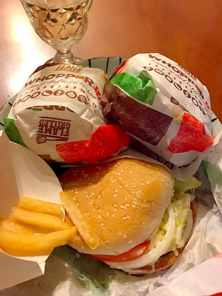 Snapdishの料理写真:Burger King👑Snow cheese Whopper✨大好きﾊﾞｰｶﾞｰｷﾝｸﾞ🍔ｽﾉｰﾁｰｽﾞﾜｯﾊﾟｰ美味しい|🌈Ami🍻さん