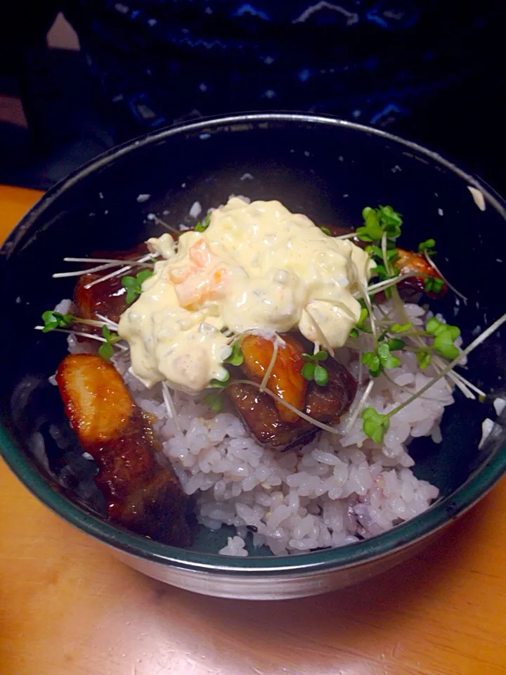 ２月１８日
ぶり丼進化形
次男のお代わりは自分でタルタルソースを作ってかけた進化形だった🙀|Yu Yu mamaさん