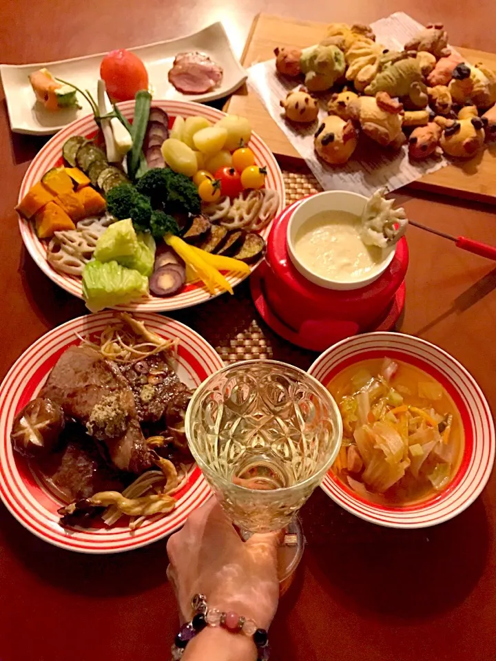 Snapdishの料理写真:Today's Italian Dinner🍴ｱﾝﾃｨﾊﾟｽﾄﾐｽﾄ･ﾐﾈｽﾄﾛｰﾈ･ﾌｫﾝﾃﾞｭｰﾀ･ﾋﾞｽﾃｯｶｱｲ ﾌﾝｷﾞ|🌈Ami🍻さん