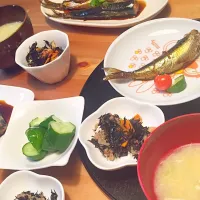 イワシの生姜煮
ひじきの煮物
自家製きゅうりの漬物
お味噌汁
地味な夕食f^_^;)|ゆうまんさん