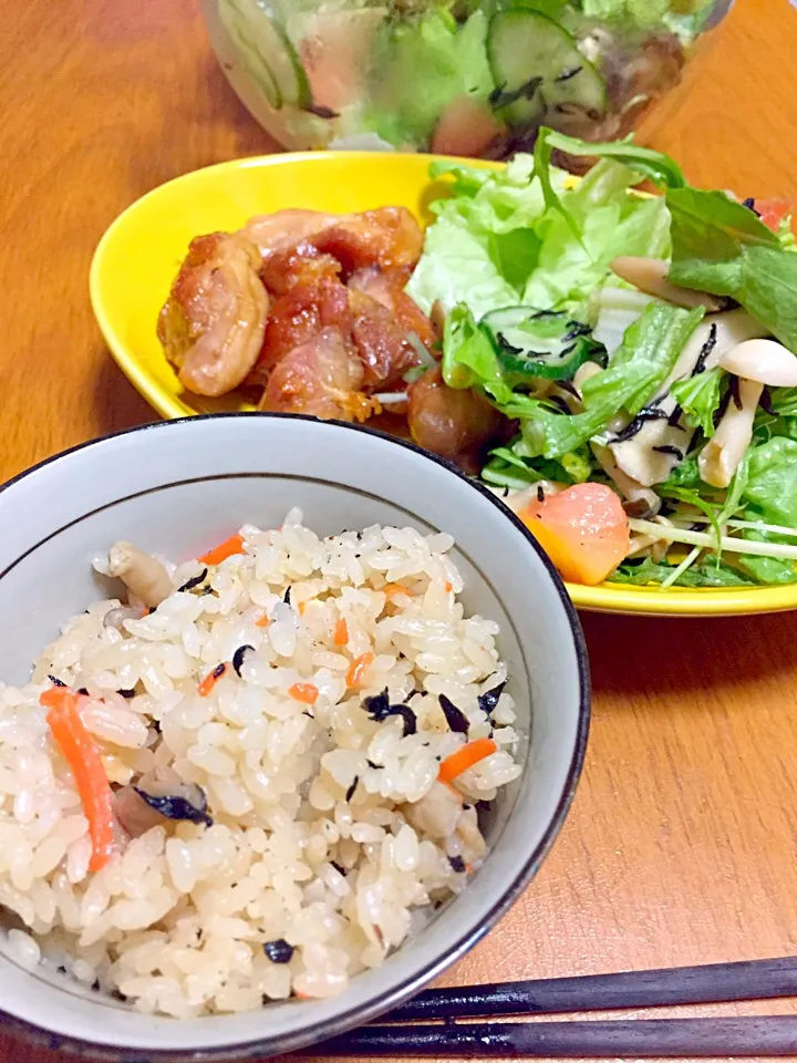 Snapdishの料理写真:炊き込みご飯と　照り焼きチキン|みかんさん