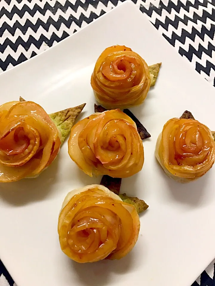 Snapdishの料理写真:薔薇のアップルパイ|Emipさん