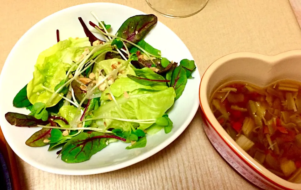 ナッツ入りサラダと
ポルチーニコンソメ野菜スープ|じゅんこさん