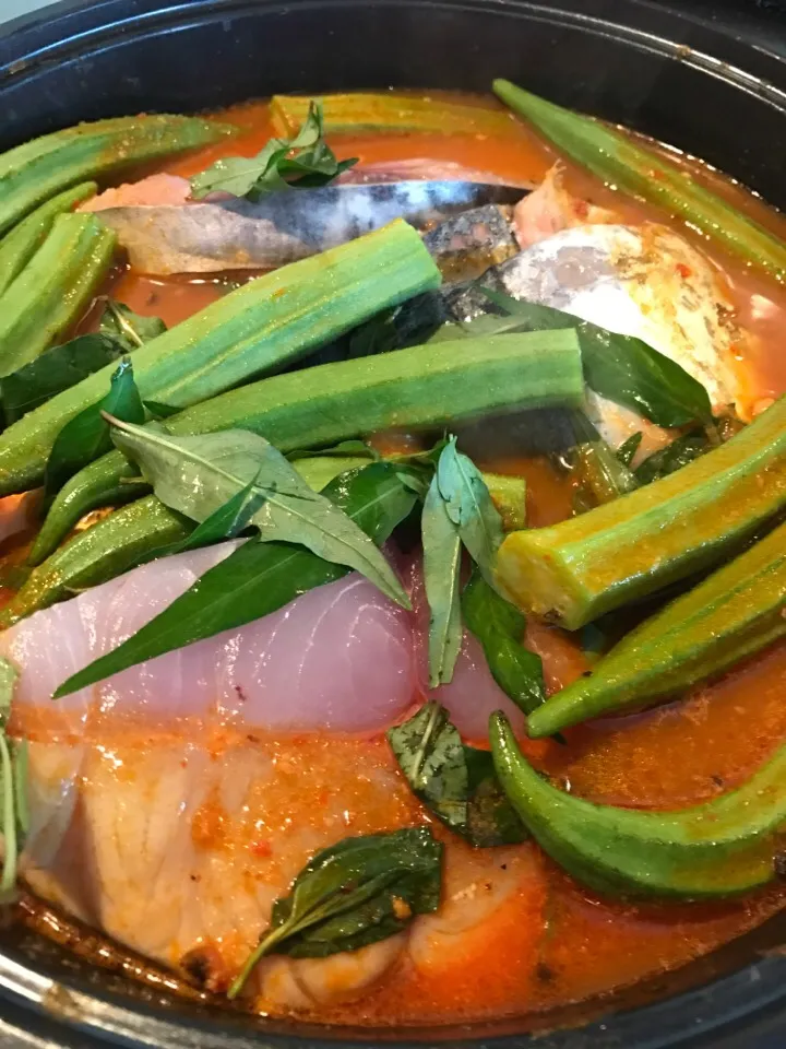 Spicy & Sour Fish in Tamarind & Vietnamese Basil Broth. #fish #spicy #tamarind #basil|Joha Hassanさん