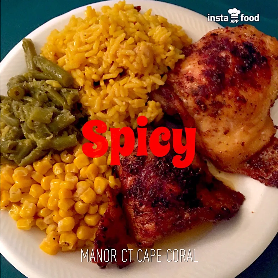 Snapdishの料理写真:#sunshinegourmetspice&giftconcepts #homemade #goodeats #sunshineflavorbomb Garlic 🍗 🐥 chicken garlic yellow rice and green beans and corn|christl babcockさん