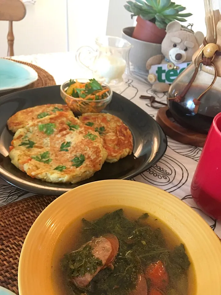 ケールスープとカリフラワーとパプリカのパンケーキ|アンジェリカさん