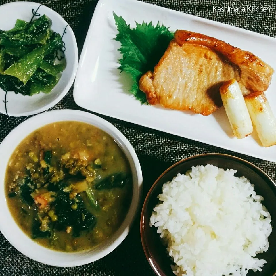 フィリピン料理のみどり豆のシチュー「ムンゴ」を作りました(•ө•)♡これ、私の大好物なんです💕具材は、豚肉、海老、茄子、ベーコン、トマト、みどり豆、ほうれん草です。
●小松菜のナムル
●豚ロースの自家製ニンニク醤油焼き
●ムンゴ|Kashimanakitchenさん