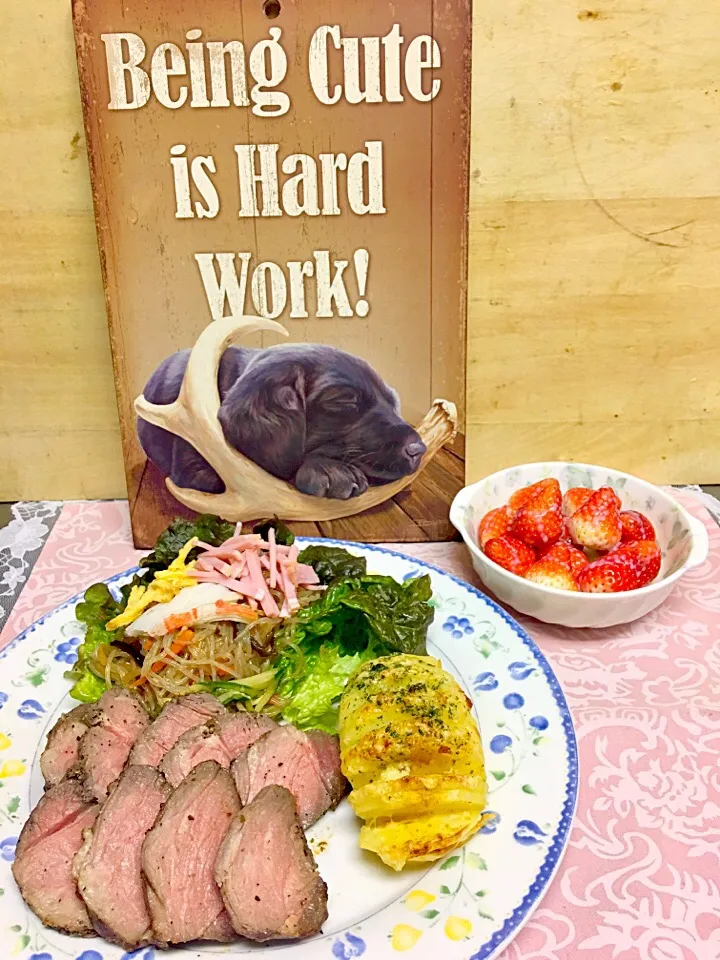 シローさんの料理 タリアータ🍖挑戦💪
ハッセルバックポテト🥔
春雨サラダ🥗いちご🍓|きゅうちゃんさん