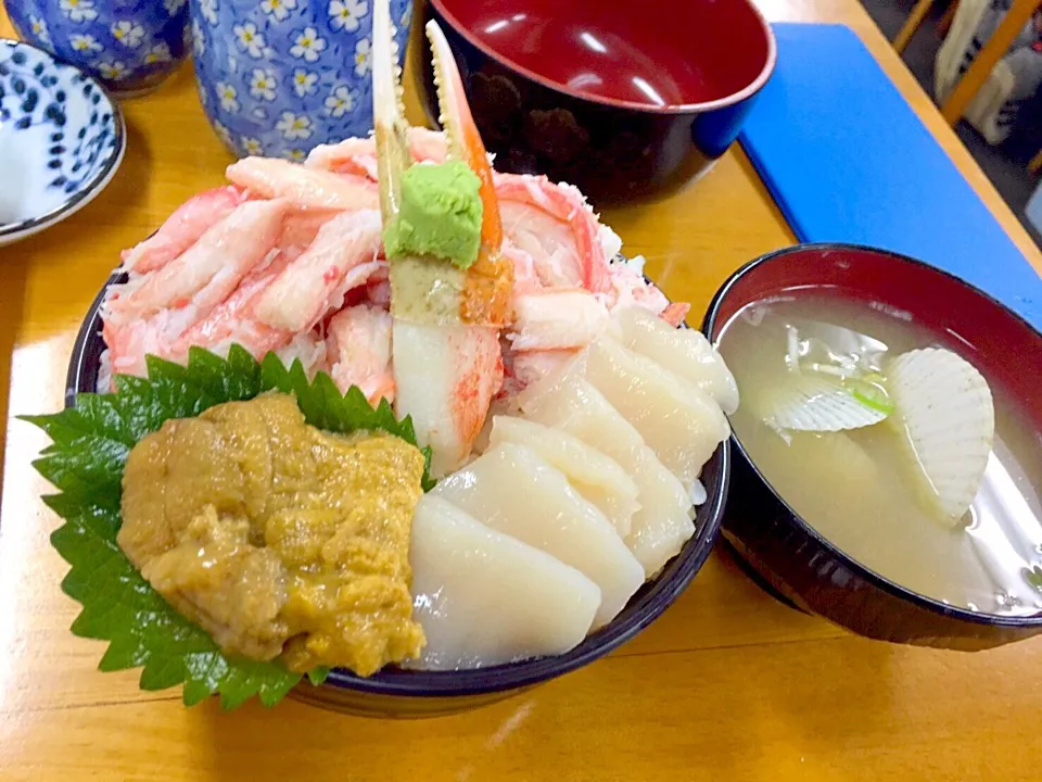 Snapdishの料理写真:海鮮三種盛り🍚|まりんさん