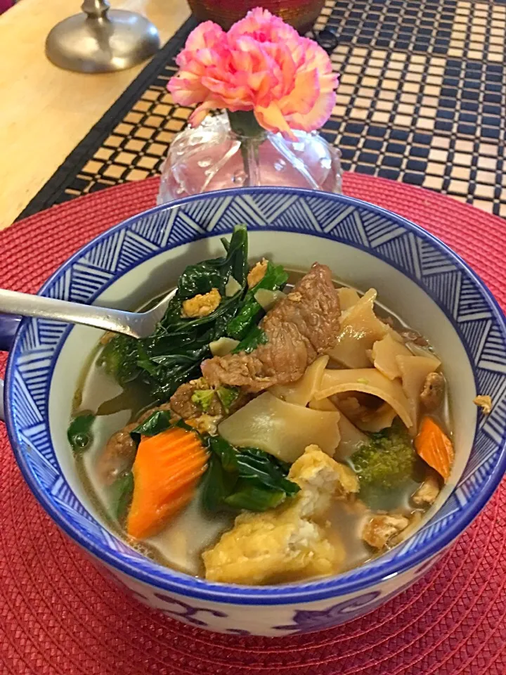 Asian beef & vegetable noodle soup|🌺IAnneさん