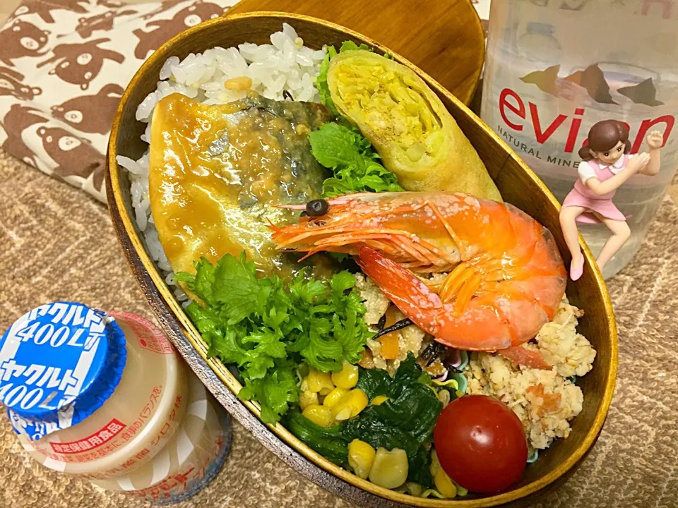 雑穀ご飯&サバ味噌煮&エビ🦐うま煮&カレーキャベツ春巻き&ほうれん草とコーンのベーコンソルトバター炒め&切干しとひじきのたらこ煮&里芋の梅カツオ和え&わさび菜&プチトマトのダーリンお弁当♪

#フチ子 #弁当 #風邪治らず|桃実さん