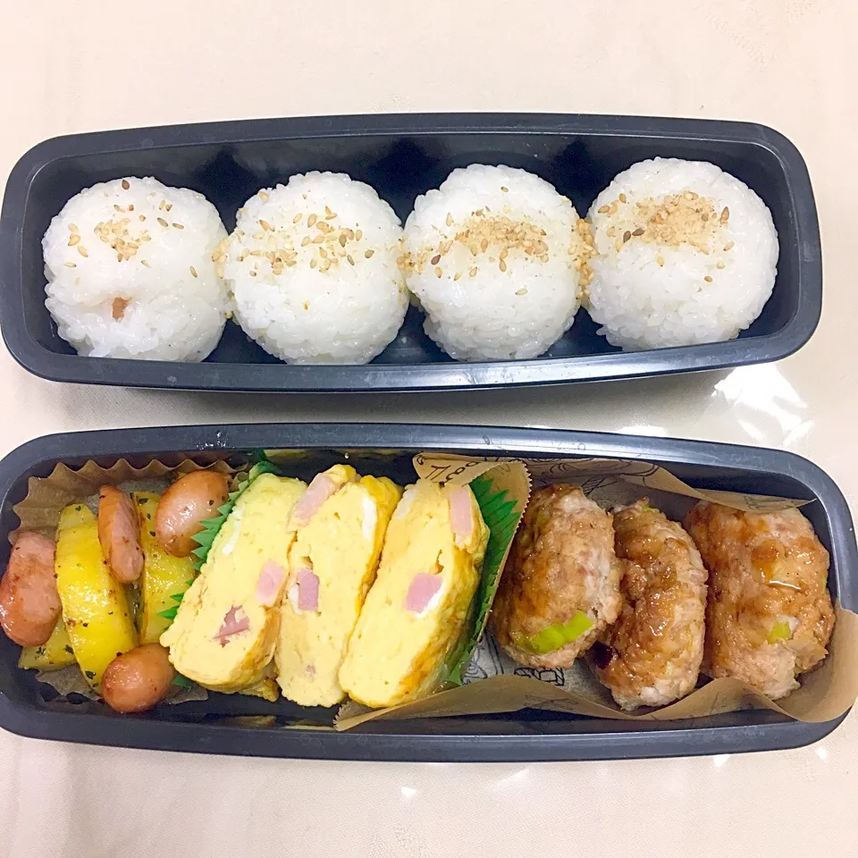 息子のお弁当 鳥ミンチの和風ハンバーグ ベーコンとチーズの卵焼き ジャーマンポテト|keitakumamaさん