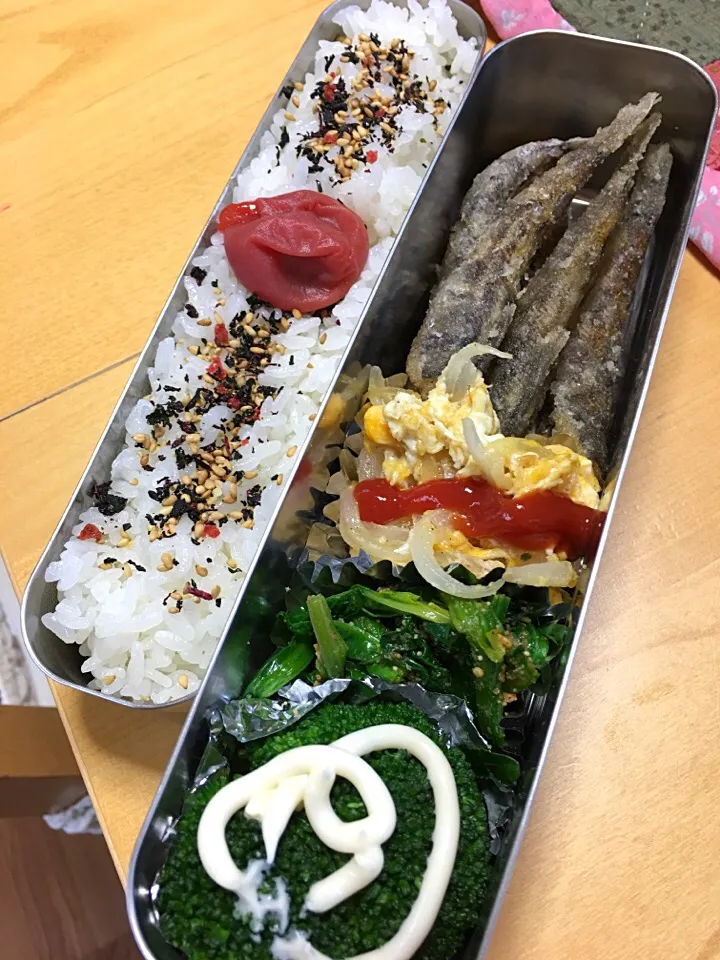 メヒカリ唐揚げ 玉ねぎと卵炒め ほうれん草胡麻和え ブロッコリー弁当。|Kumiko Kimuraさん