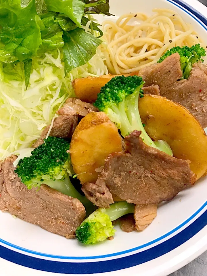 豚肉とポテトのガーリック醤油炒め|学食おばちゃんさん