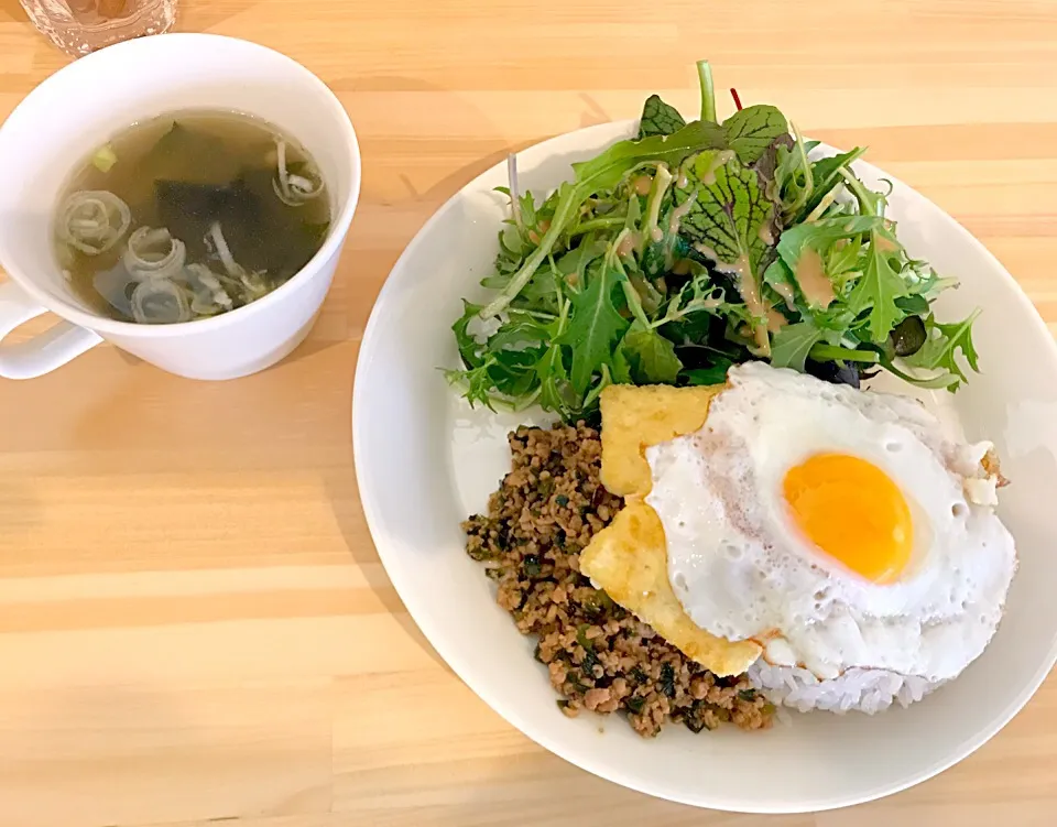 Snapdishの料理写真:ひき肉とニラのオイスター炒めと豆腐のっけ丼|Sachiko  Omiyaさん