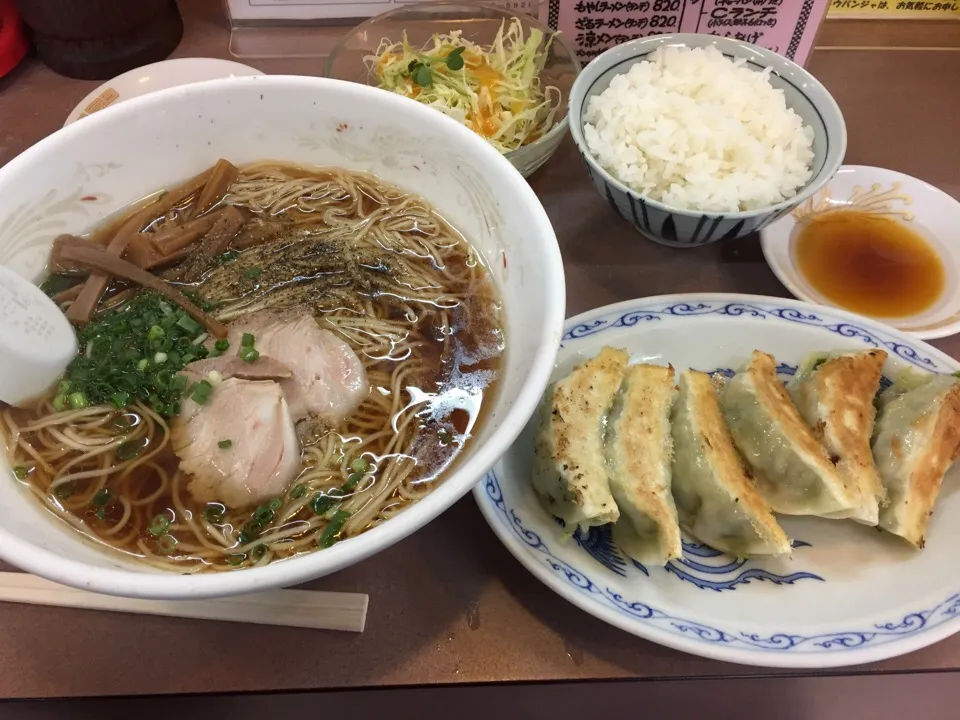 Snapdishの料理写真:ラーメンランチ（Cランチ）🍜|まさとさん