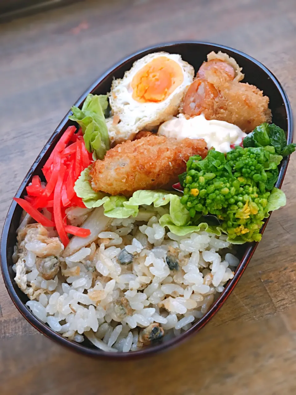 今日のお弁当
・シジミの炊き込みご飯
・タラのフライ
・ソーセージフライ
・たまご巾着
・菜の花のおひたし|akiさん