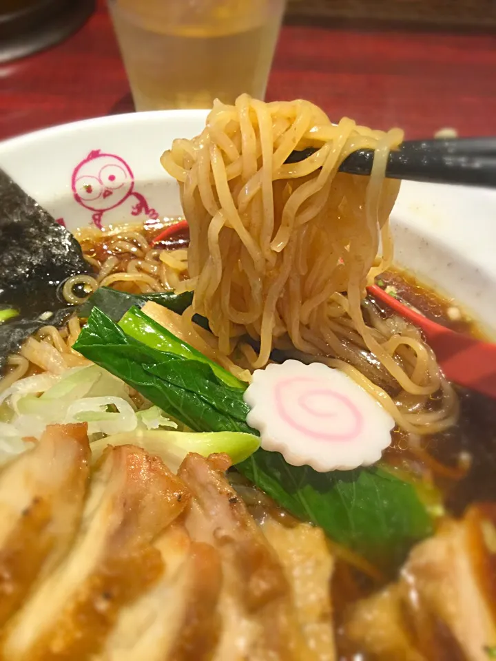 抗生物質不使用の米沢郷牧場の鶏。香ばしくて肉味が濃い。麺は全粒粉入り、つるつるで美味しい♫(o^^o)|hoppycowさん