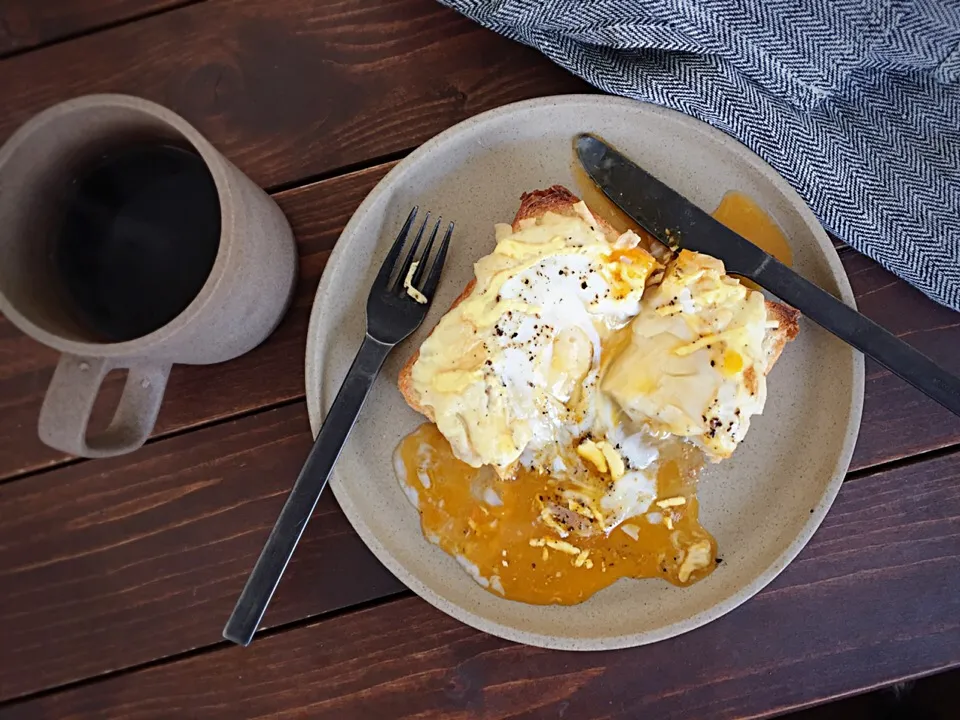 忙しい朝の簡単トースト🍳🍞🧀☕️|welcomeizumiさん