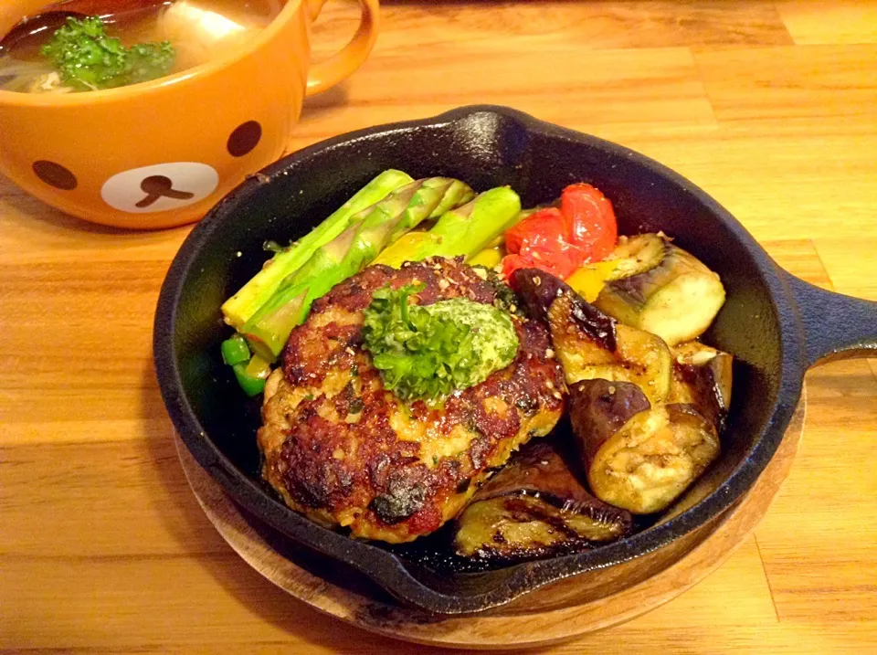 チキンハンバーグ、
バダーアスパラ
焼き茄子
トマト

豆腐スープ|keroさん