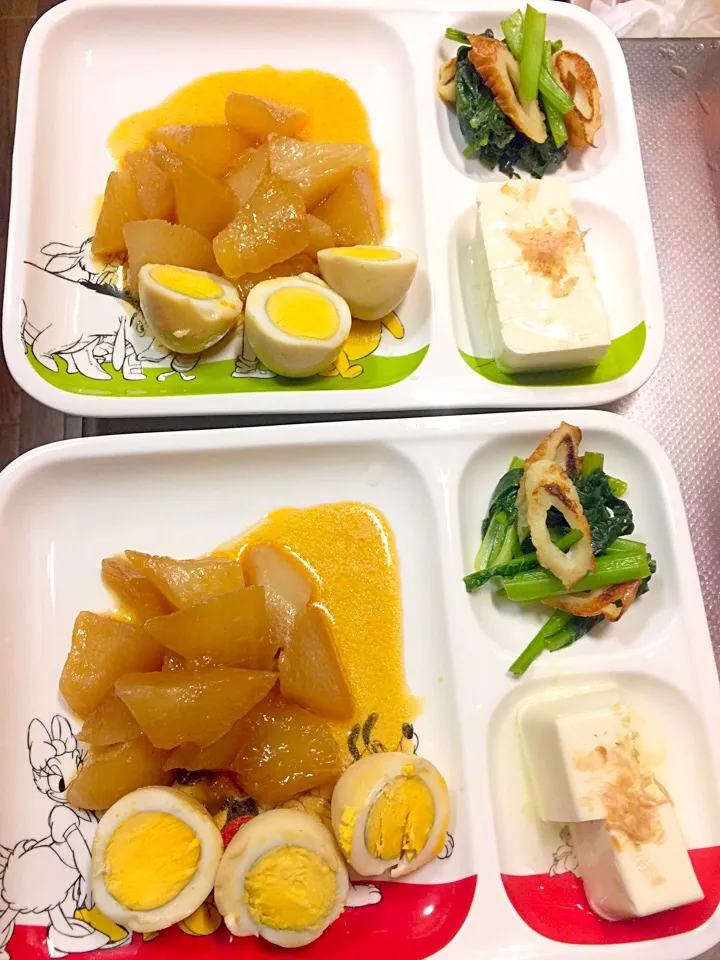 Snapdishの料理写真:トロトロ大根と玉子のこってり煮 & ちくわと小松菜の甘辛炒め & 冷奴|ぺろたんさん