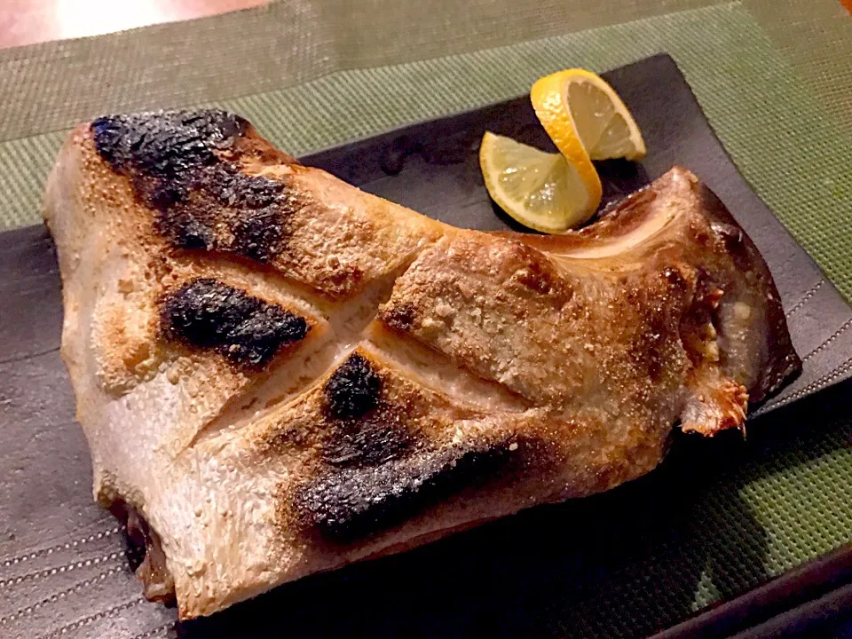 Yellowtail  broiled with salt🐟鰤かまの塩焼き|🌈Ami🍻さん