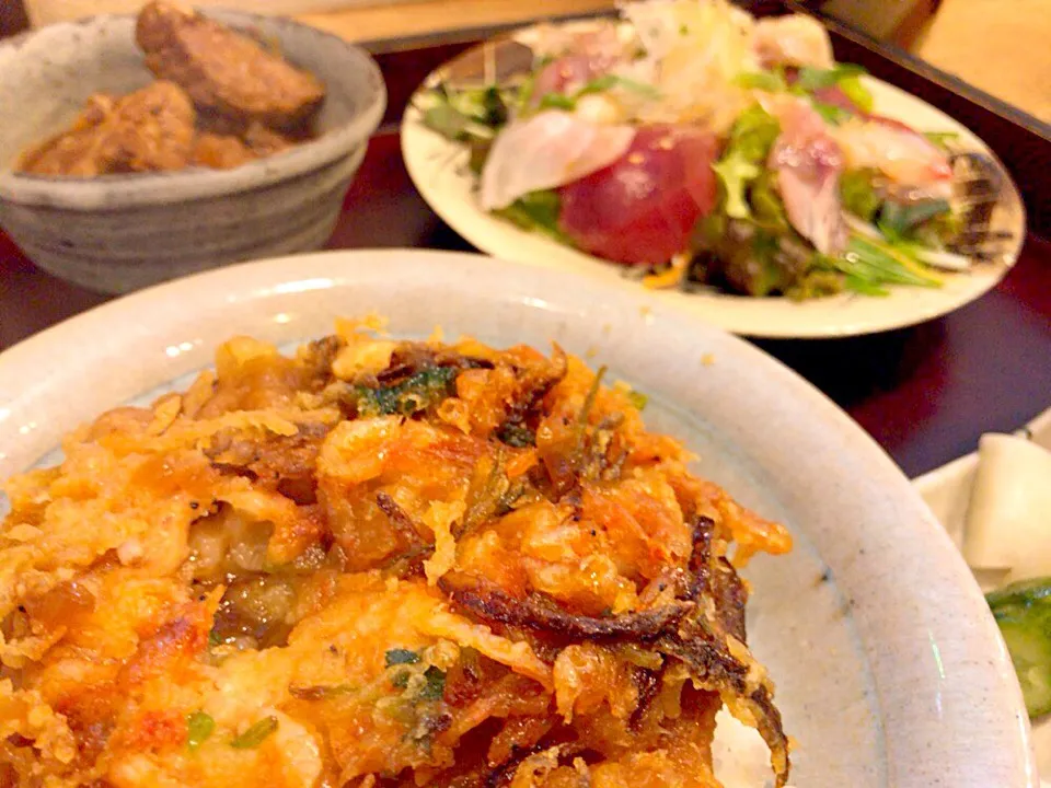 めずらしく月曜の夜にさしみや。桜海老のかき揚げ丼と魚介のカルパッチョ定食、いただきまーす♪|ASuzukiさん