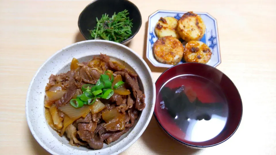 ２月１２日　牛丼　豆苗のおひたし　長芋の味噌バター炒め　わかめスープ|いもこ。さん