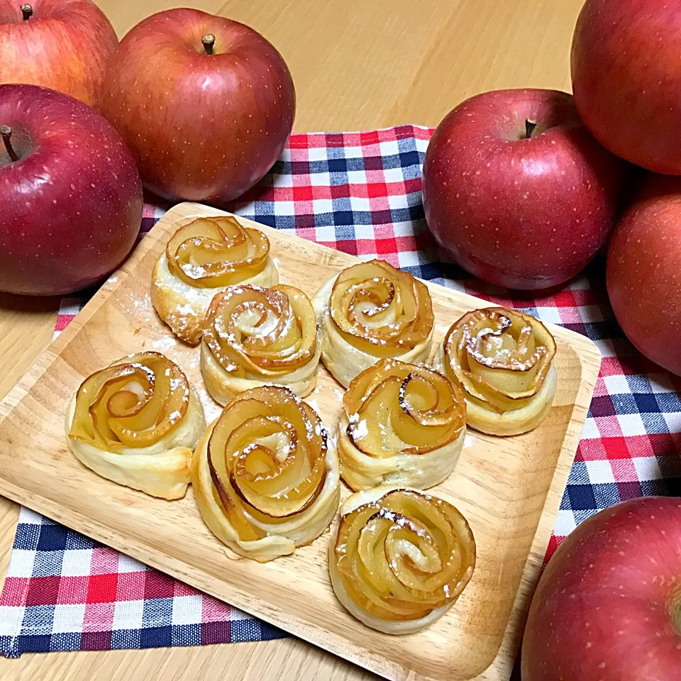 Snapdishの料理写真:薔薇みたいなアップルパイ🍎|＊C＊さん