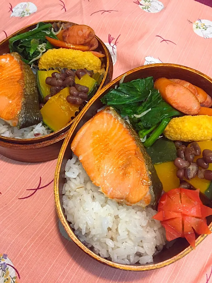 ふたり弁当

雑穀ごはん
塩鮭
ほうれん草とじゃこのおひたし
かぼちゃと小豆の煮物
えび寄せフライ
ピリ辛ソーセージ
ミニトマト|ひななぎさん