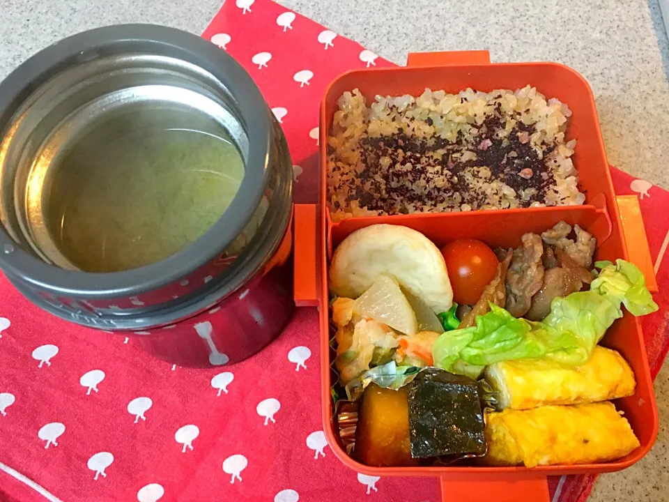 Snapdishの料理写真:2/21☆今日のお弁当☆〜生姜焼き、おでんの残り、だし巻き卵、かぼちゃの煮物、トマト〜|Satokoさん