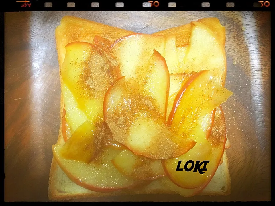 シナモンアップルトースト🍎🍞|LOKIさん