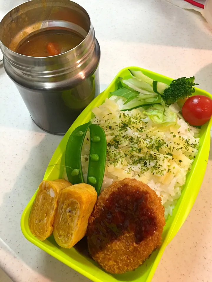 2017.2.21 中1男子カレー弁当٩(>ω<*)و
#中１男子弁当 #カレー弁当#カレー#弁当|mari-pさん