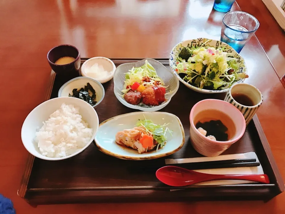 Snapdishの料理写真:日替わり昼ごはん
とり肉の照り焼き
山芋コロッケ|ちゃみこさん