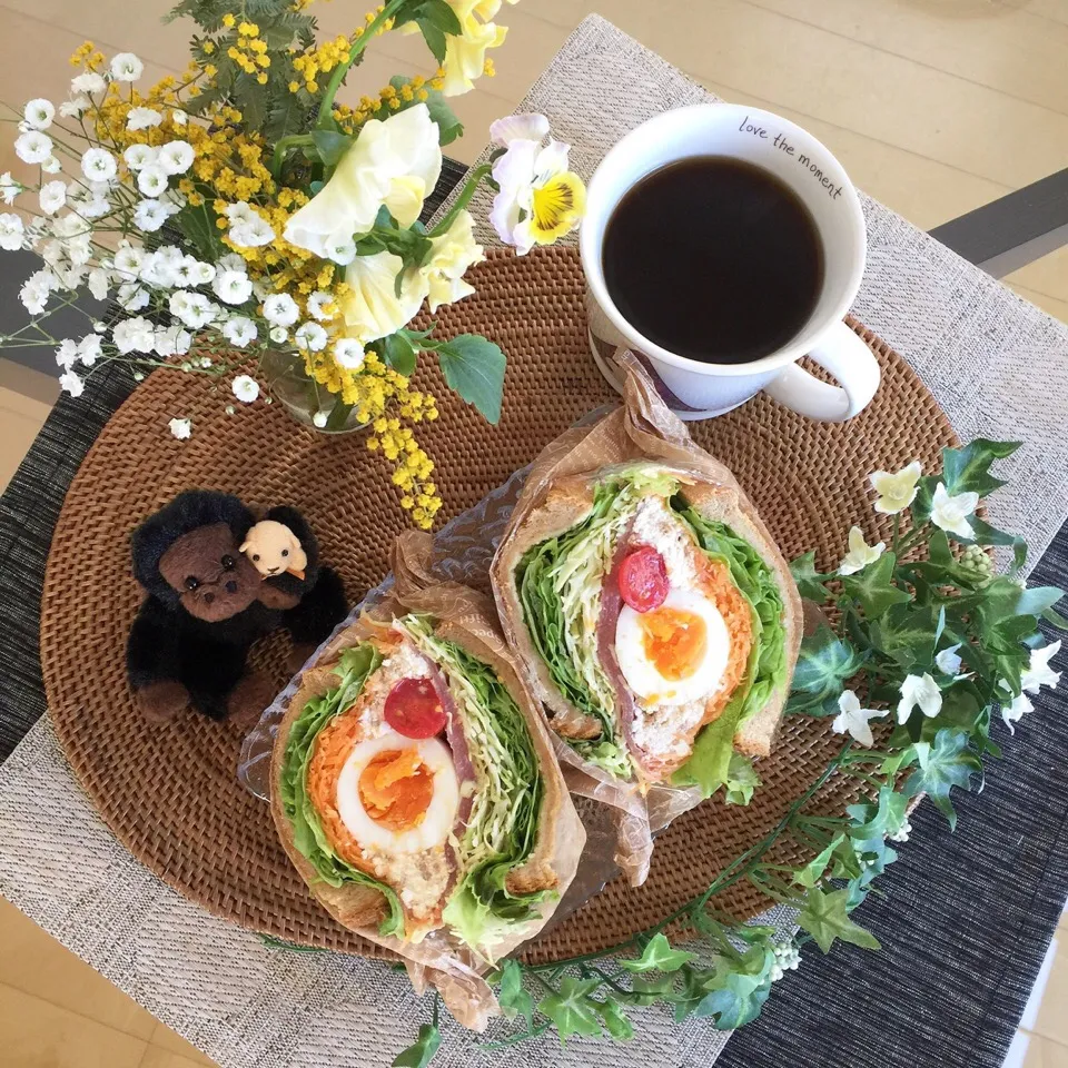 2/21❤︎鶏そぼろのカッテージチーズ和え&半熟たまご、生ハム入りamoサンド❤︎|Makinsさん