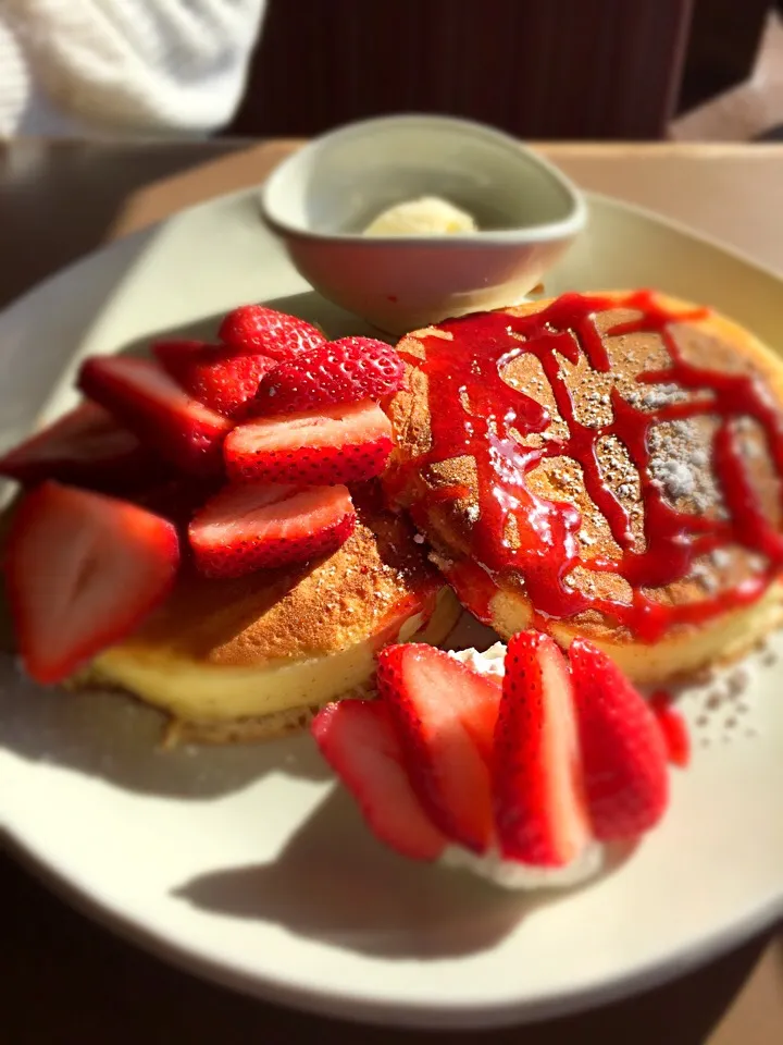 苺ホットケーキ|あっくん☕️Papaさん