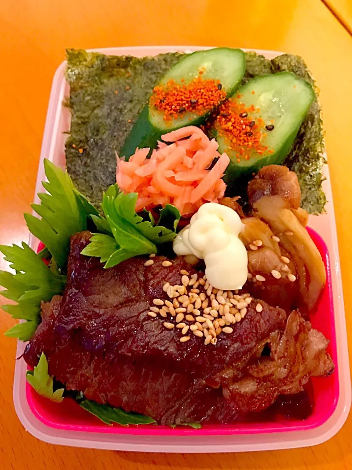 パパお弁当🍱😋  牛ランプステーキ  エリンギソテー  セロリ  きゅうりの糠漬け  紅しょうが  焼き海苔|ch＊K*∀o(^^*)♪さん