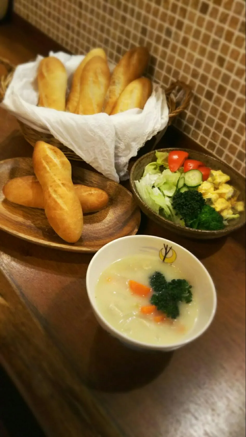 シチューとﾐﾆﾐﾆバケット🍞|きみちさん