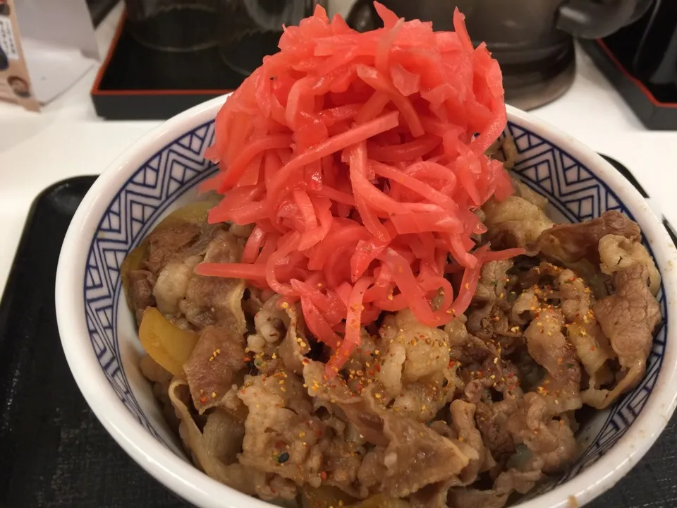 Snapdishの料理写真:吉野家 牛丼(並)汁だく|popzappaさん