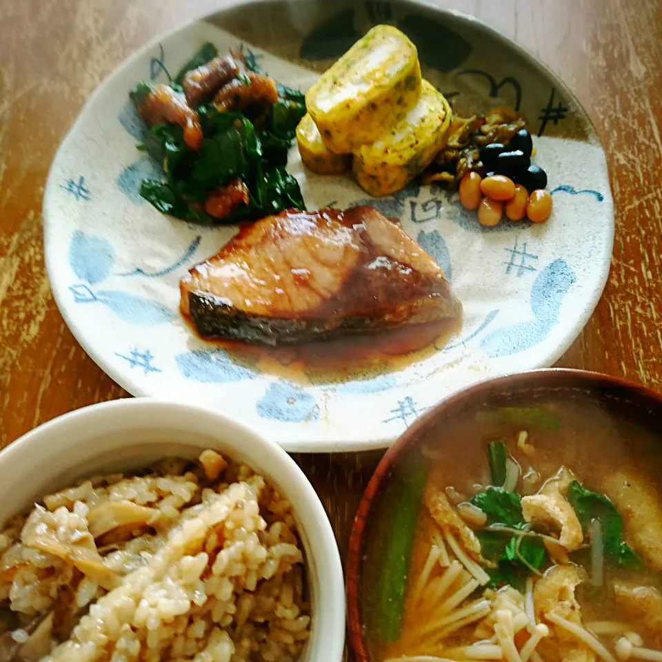 鰤の照焼定食/鶏と牛蒡と舞茸ご飯|プチテンよすさん