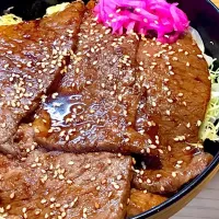 Snapdishの料理写真:黒毛和牛丼|Makoto Asaiさん