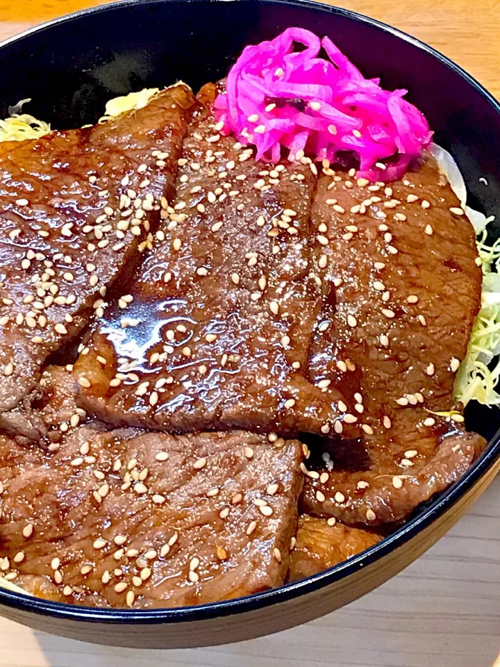 Snapdishの料理写真:黒毛和牛丼|Makoto Asaiさん