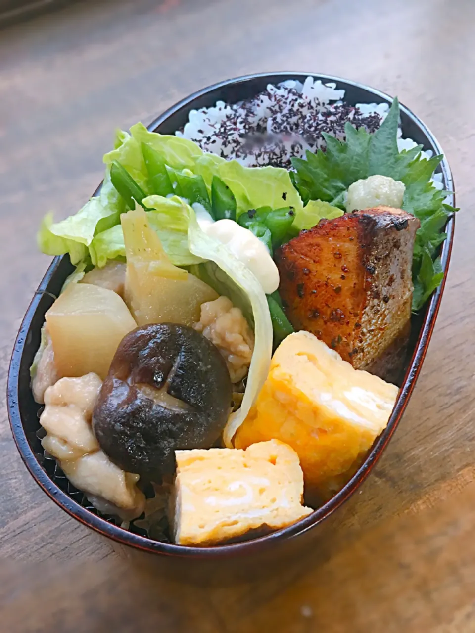 今日のお弁当
・ブリの香草焼
・蕪と鶏肉の治部煮風
・出汁巻きたまご|akiさん