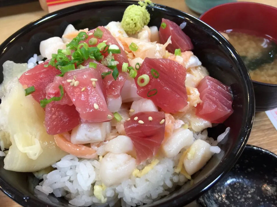 海鮮どんぶり 東大赤門前店
赤門丼 530円|popzappaさん